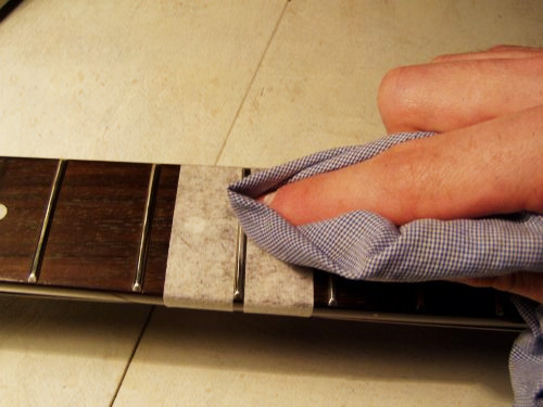 rimozione di macchie di olio e lucidatura basso strumento multifunzione per la manutenzione della corda Pulitori di corde per tastiera per chitarra mandolino e ukulele. ruggine per chitarra